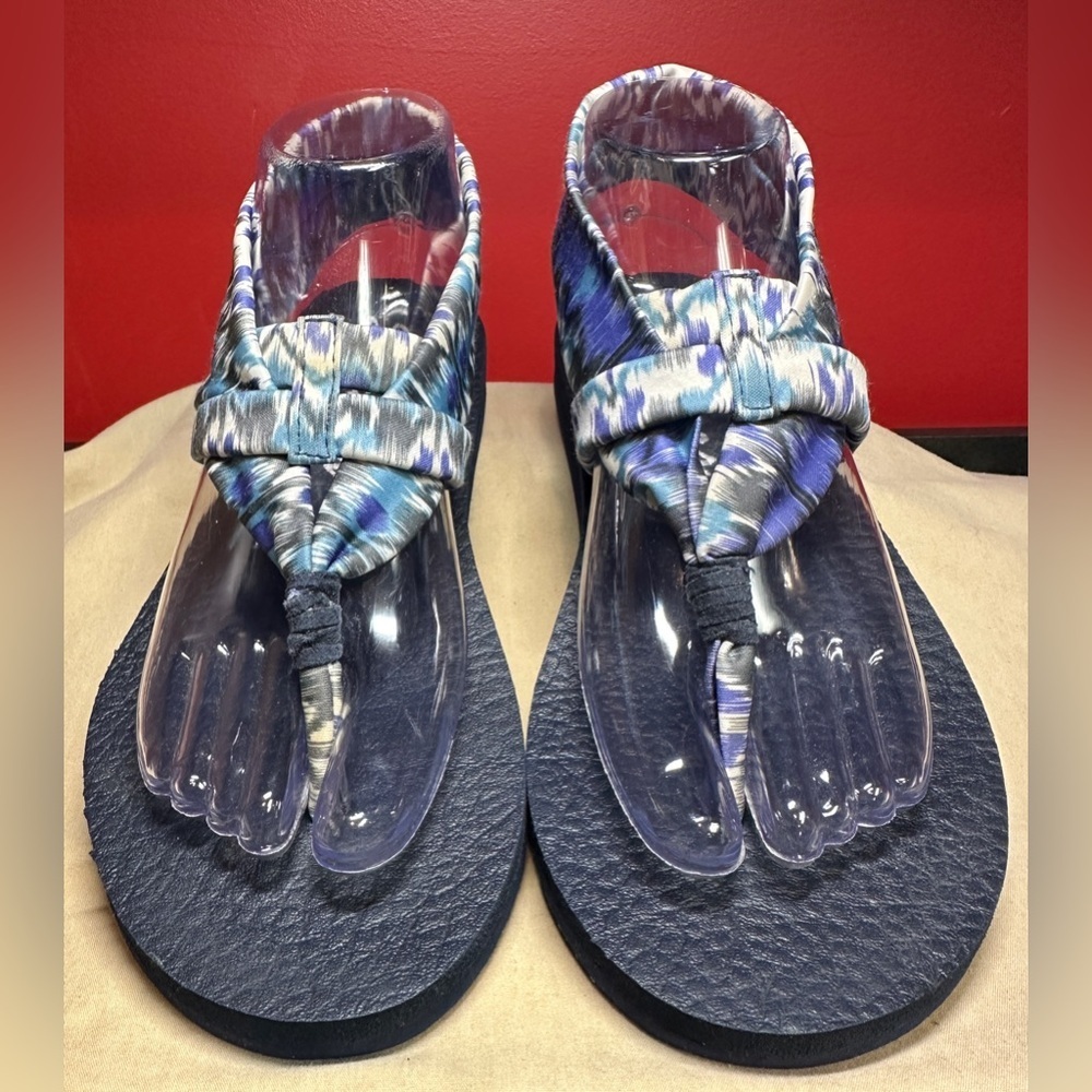 Skechers Yoga Foam Slingback Sandals Shades of Blue, Purple, Cream Women’s Sz 8